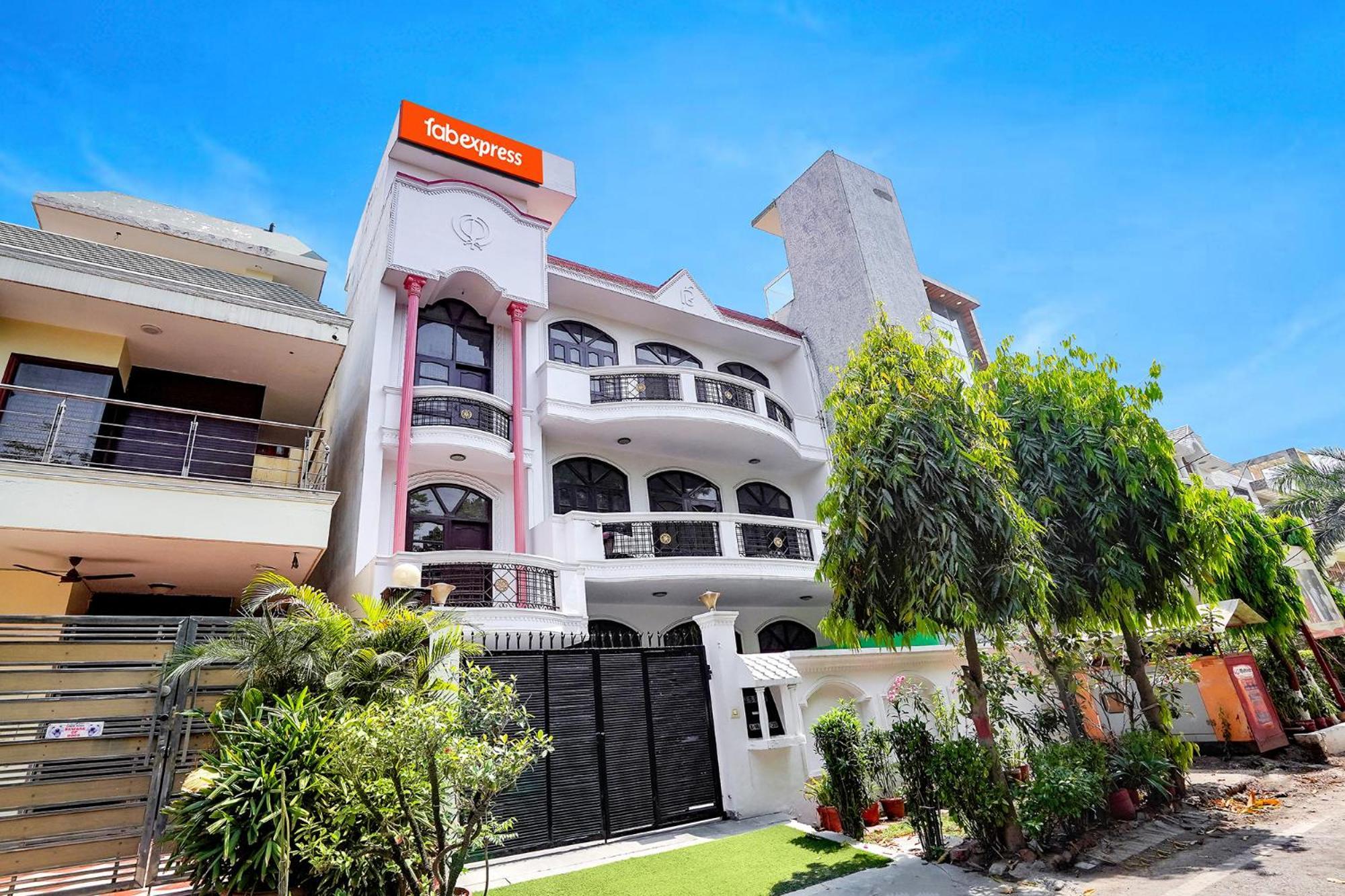 Fabexpress Ivy Sector 35 Hotel